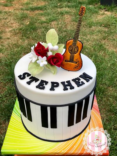 Music and roses - Cake by Sweet Surprizes 
