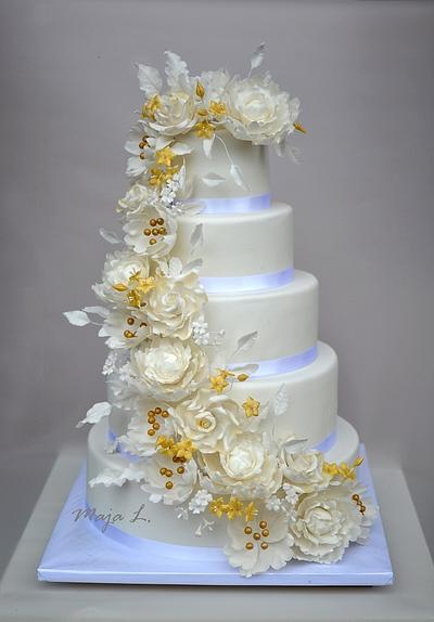 Wedding cake in white and gold - Cake by majalaska
