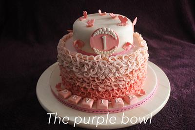 Ruffles & butterflies  - Cake by The purple bowl