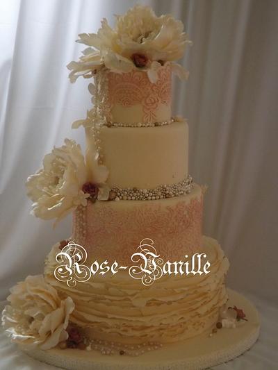 vintage laces - Cake by cindy