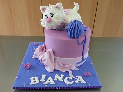Bianca's Playful Kitten - Cake by SugarAllure
