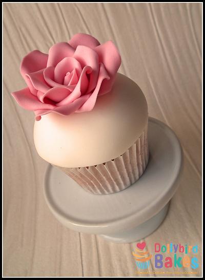 Rose cupcake - Cake by Dollybird Bakes