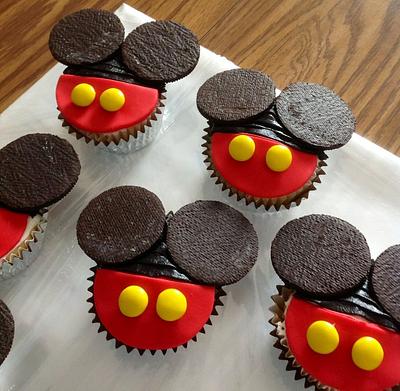 Mickey Mouse Cupcakes - Cake by Claudia Amezcua