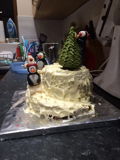 Skiing penguins - Cake by maryjdavies