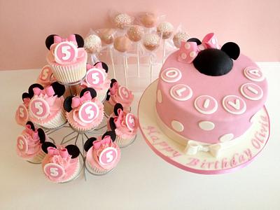 Minnie Mouse dessert table - Cake by prettypetal