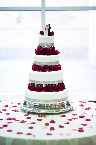 Red rose wedding cake - Cake by John Flannery