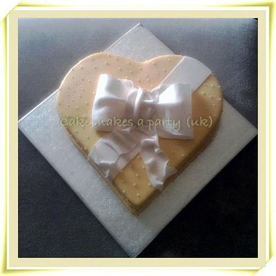 lemon heart engagment cake - Cake by Mandy