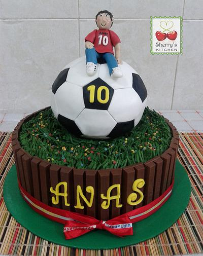 Football Cake - Cake by Elite Sweet Cakes