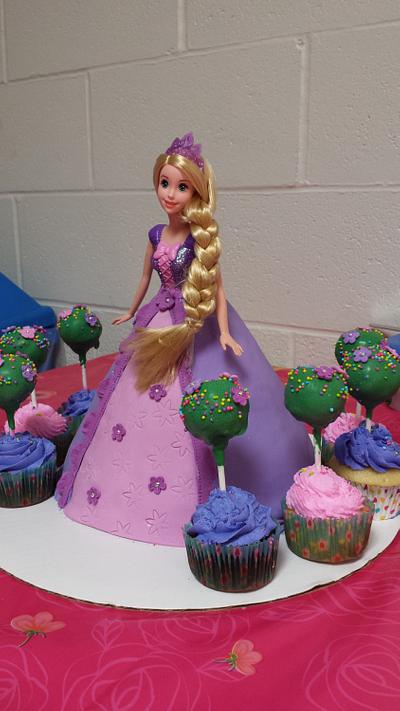 Rapunzel with topiaries - Cake by juicybon