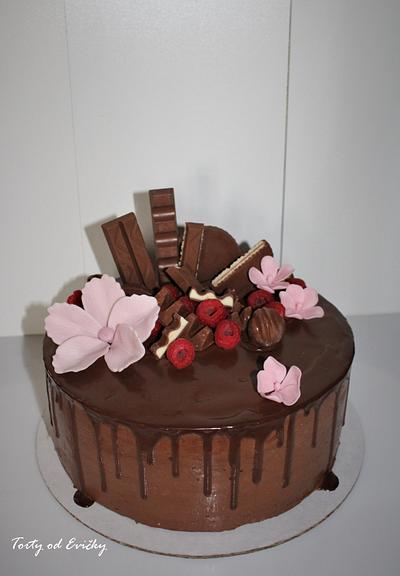 Drip cake & flowers  - Cake by Cakes by Evička