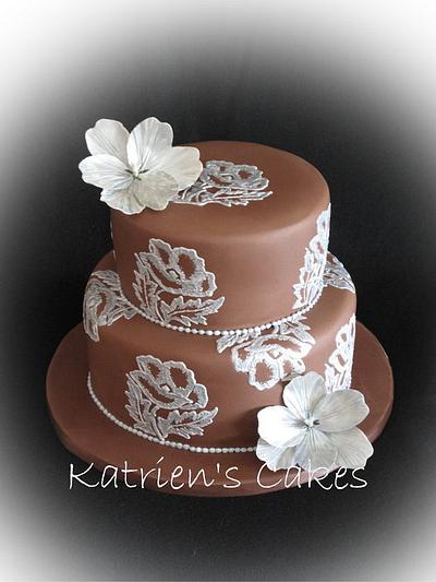 Brushed Embroidery Mudcake - Cake by KatriensCakes