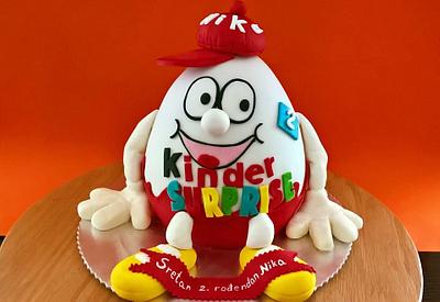 Kinder surprise egg - Cake by Fondantfantasy