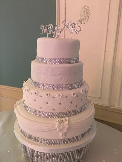 White diamond cake  - Cake by Adelicious_cake