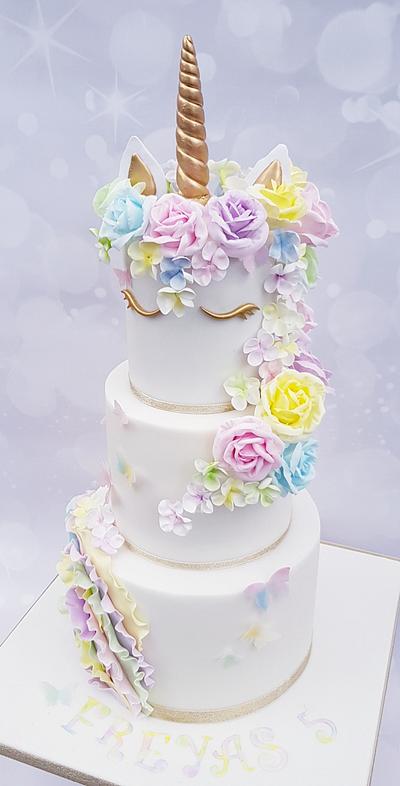 A pretty unicorn cake  - Cake by Lynette Brandl