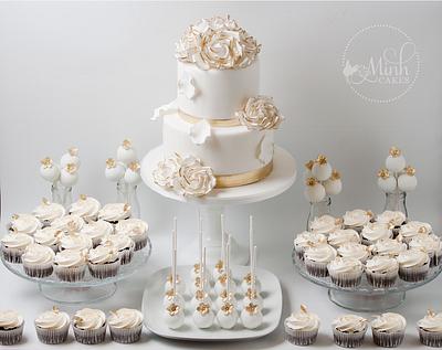 Sweet wedding dessert table in gold and white - Cake by Xuân-Minh, Minh Cakes