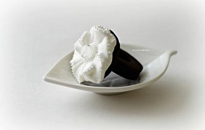 Flower Cookie Ring - Cake by Silviya Schimenti