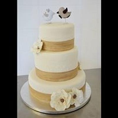Natural and Birds Wedding Cake - Cake by Une Fille en Cuisine