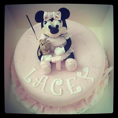 Minnie Mouse  - Cake by Victoria Jayne