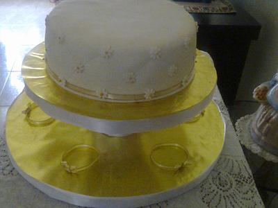 White & Gold First Communion Cake and Cupcakes - Cake by Arte Pastel Repostería y Pastelería