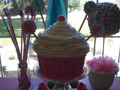 Jumbo cupcake cake - Cake by Jen Scott