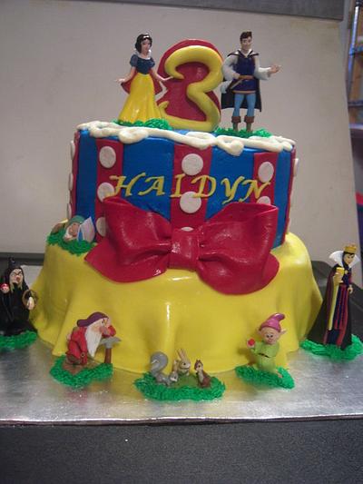 snow white! - Cake by sweettooth