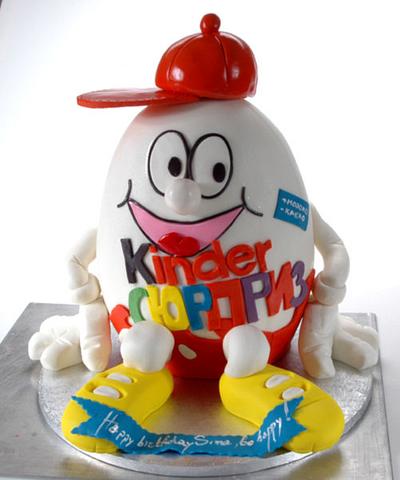 Kinder surprise maxi - Decorated Cake by katarina139 - CakesDecor