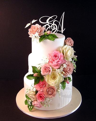 Weddingcake with gumpaste roses - Cake by Monika