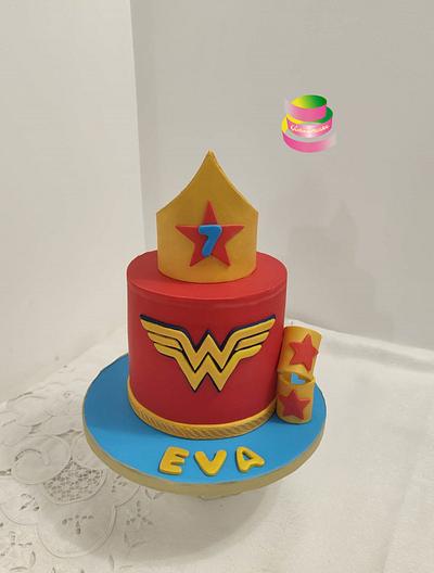 Wonder Woman Cake - Cake by Ruth - Gatoandcake