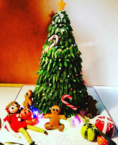Christmas Tree 🎄  - Cake by effiespantrycakes