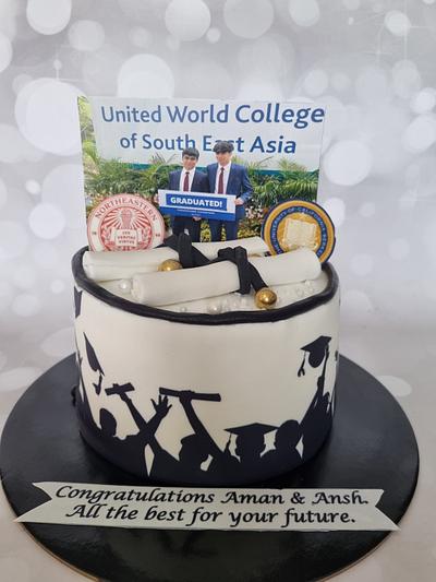 Graduation cake - Cake by Sugaryaddictions
