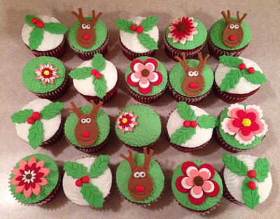 Christmas Cupcakes - Cake by Maggie Rosario