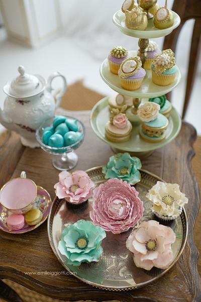 Floral  and jeweled cookies & cupcakes - Cake by Art Sucré by Mounia