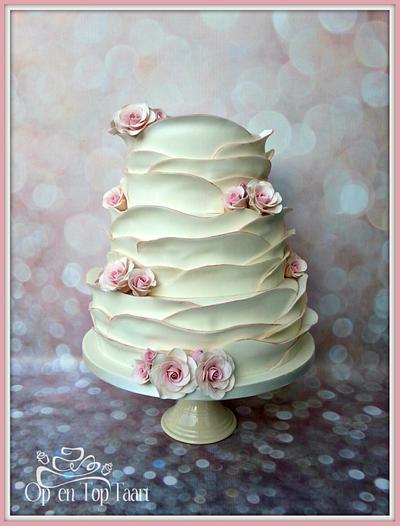 Ruffles & Roses - Cake by Op en Top Taart