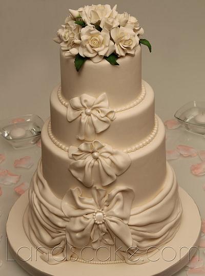 Total White luxury Wedding Cake - Cake by Serena Galli