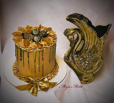 Golden cake - Cake by Maja Motti