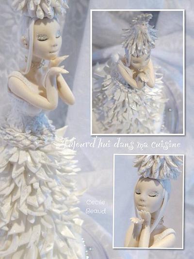 Miss Noël Blanche :) - Cake by Cécile Beaud