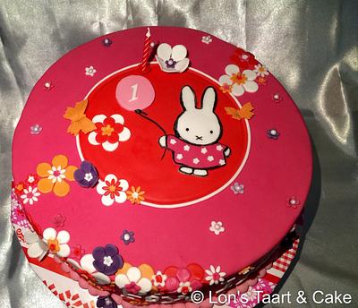 Pink Miffy cake - Cake by LonsTaartCake