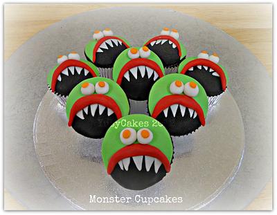Monster Cupcakes - Cake by Yusy Sriwindawati