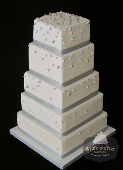 Pearls and silver dragees - Cake by Bizcocho Pastries