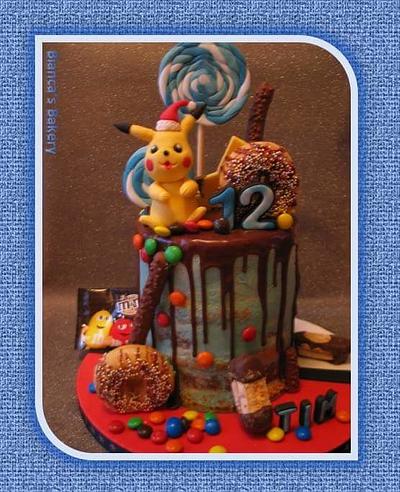 Pikachu dripcake - Cake by Bianca's Bakery