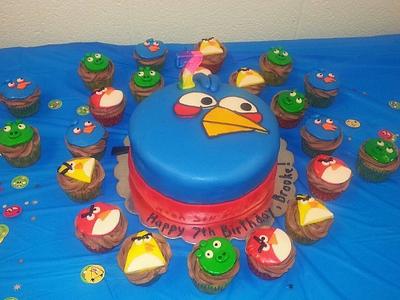 Angry Bird - Cake by StephS
