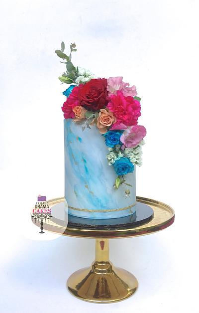 Blue marble cake with fresh flowers - Cake by Color Drama Cakes