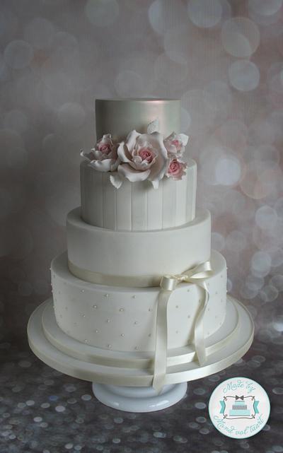 Fluffy roses - Cake by Mond vol taart