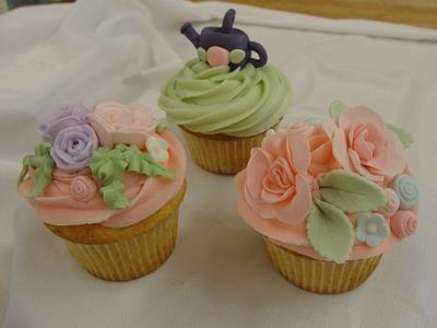 Garden themed cupcakes! - Cake by Julie