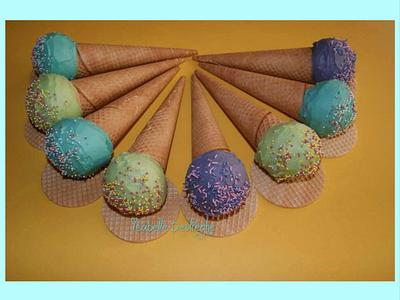 Cakepops - Cake by IsabelleDevlieghe
