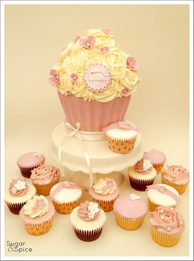 Simply Cupcakes ... - Cake by Sugargourmande Lou