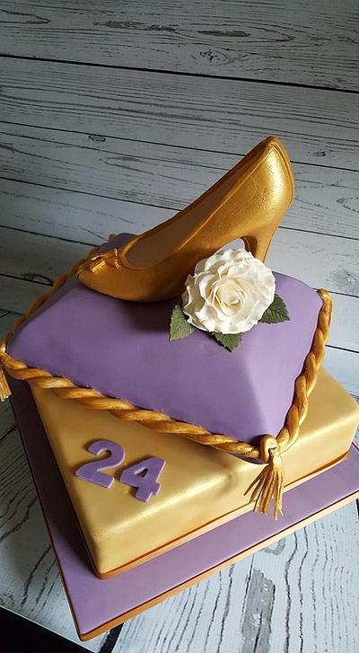 Golden Slipper - Cake by Sharon Castle
