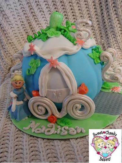 Cinderella's Coach - Cake by Jenny
