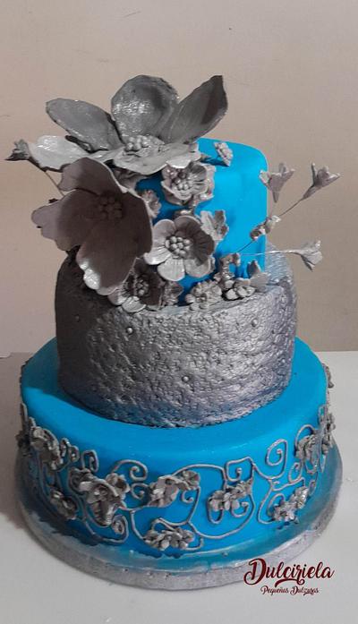Torta celeste y plata  - Cake by Dulciriela -Gisela Gañan