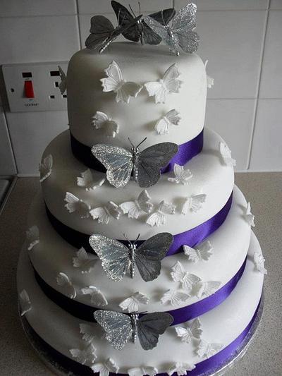 butterfly wedding cake - Cake by Tinascupcakes